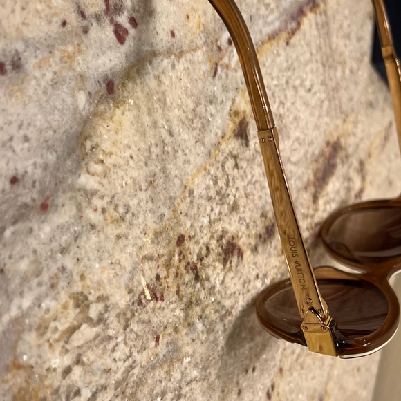 Louis Vuitton Petit Soupçon CatEye Sunglasses - Picture 8 of 16